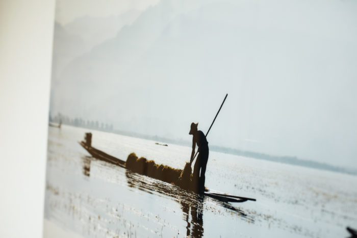"Silhouetten, Inle See" (Myanmar Projekt 2015), auf Diasec von Fotograf Nino Strauch
