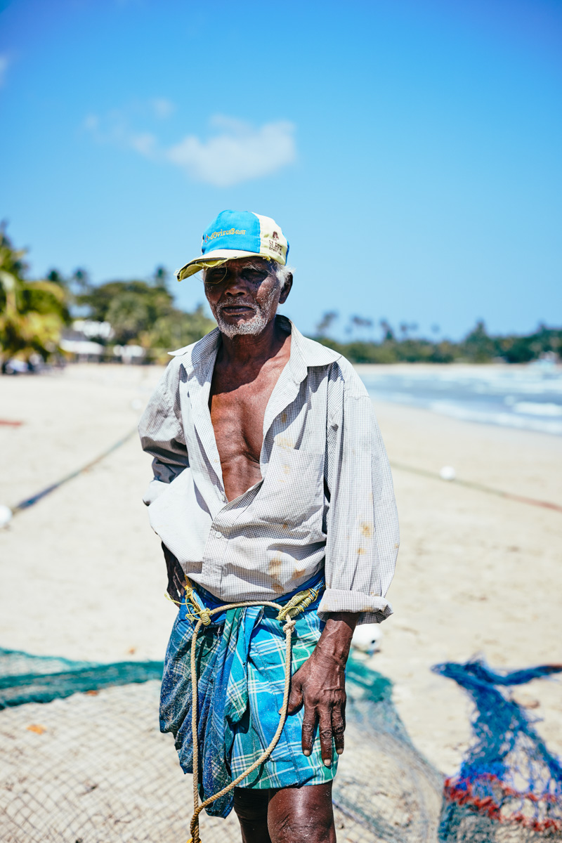 Portrait eines Fischers am Strand von Trincomalee/ Sri Lanka, 2019