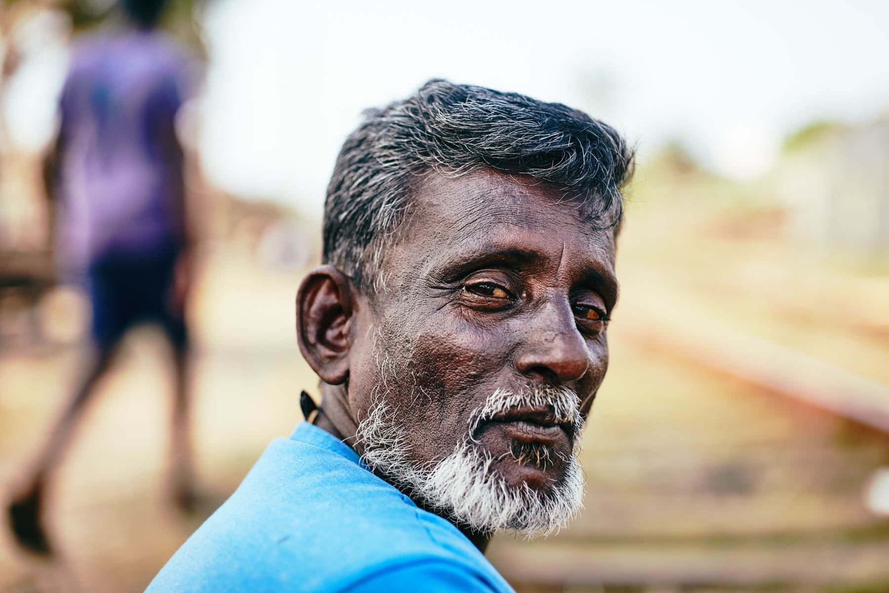 Portrait eines dunklen Mannes nahe Colombo/ Sri Lanka, 2019