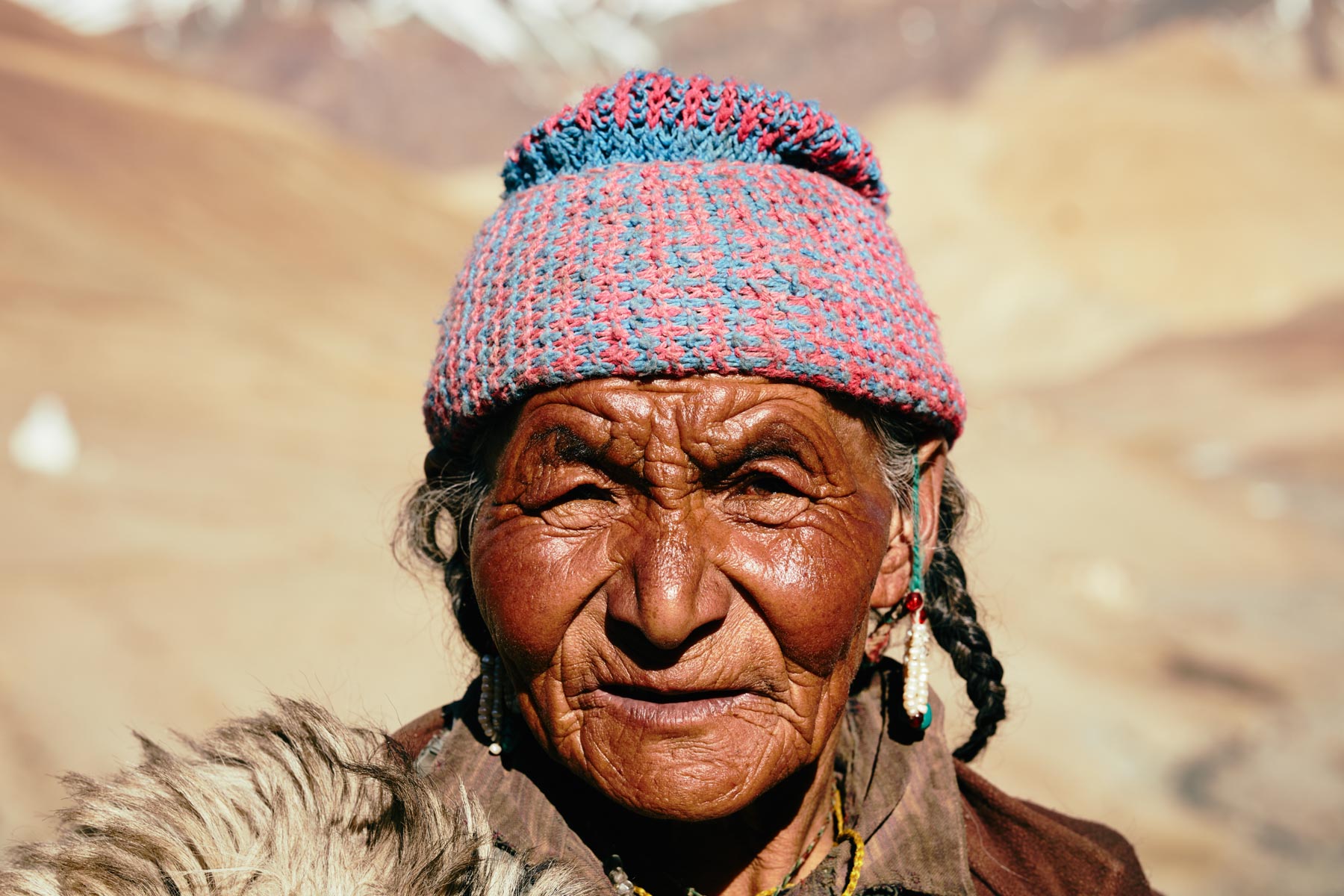 Portrait von einer Bäuerin in Photoksar/ Ladakh/ Indien, 2018