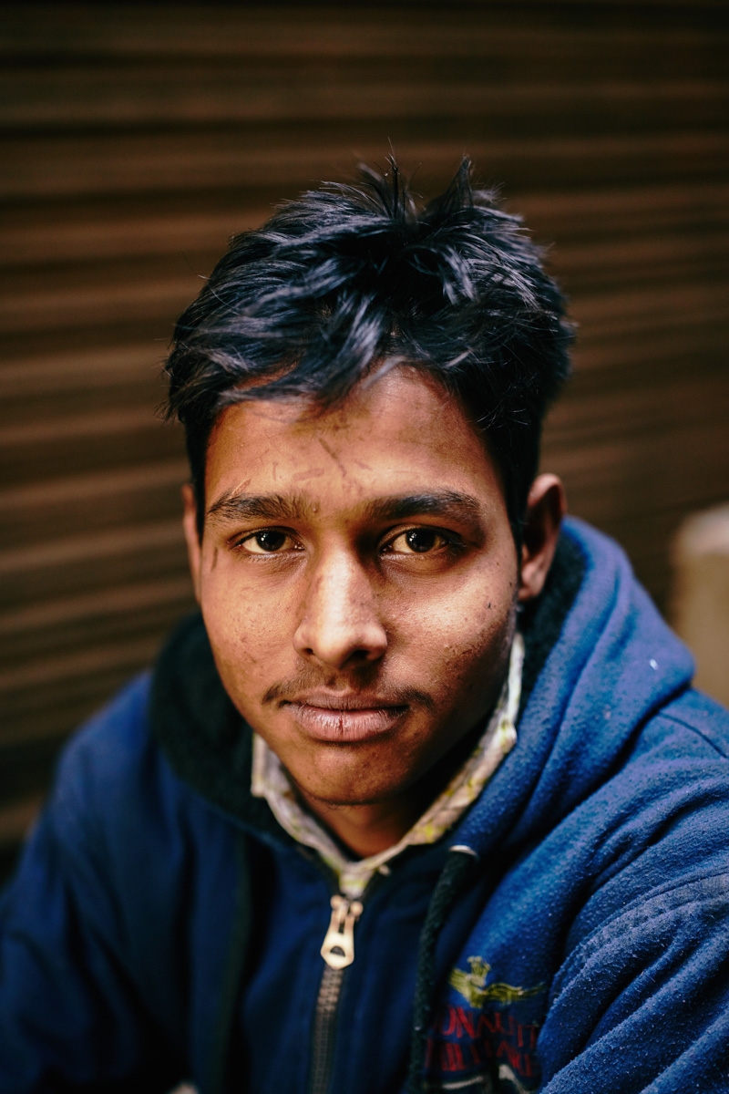 Portrait eines jungen Kellners in Kargil/ Ladakh/ Indien, 2018