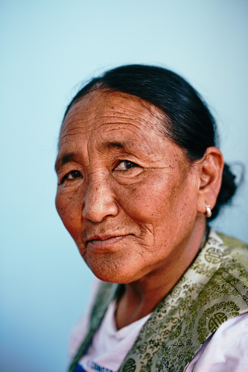 Portrait einer Schamanin in Leh/ Ladakh/ Indien, 2018