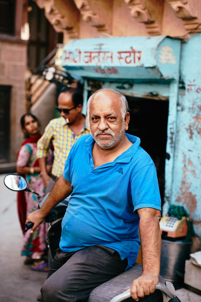 Mann auf Motorroller in Jodhpur/ Rajasthan/ Indien, 2018