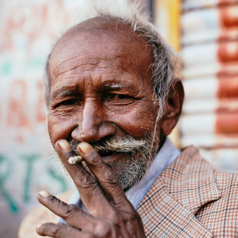 Mann mit Beedi in Jodhpur/ Rajasthan/ Indien, 2018