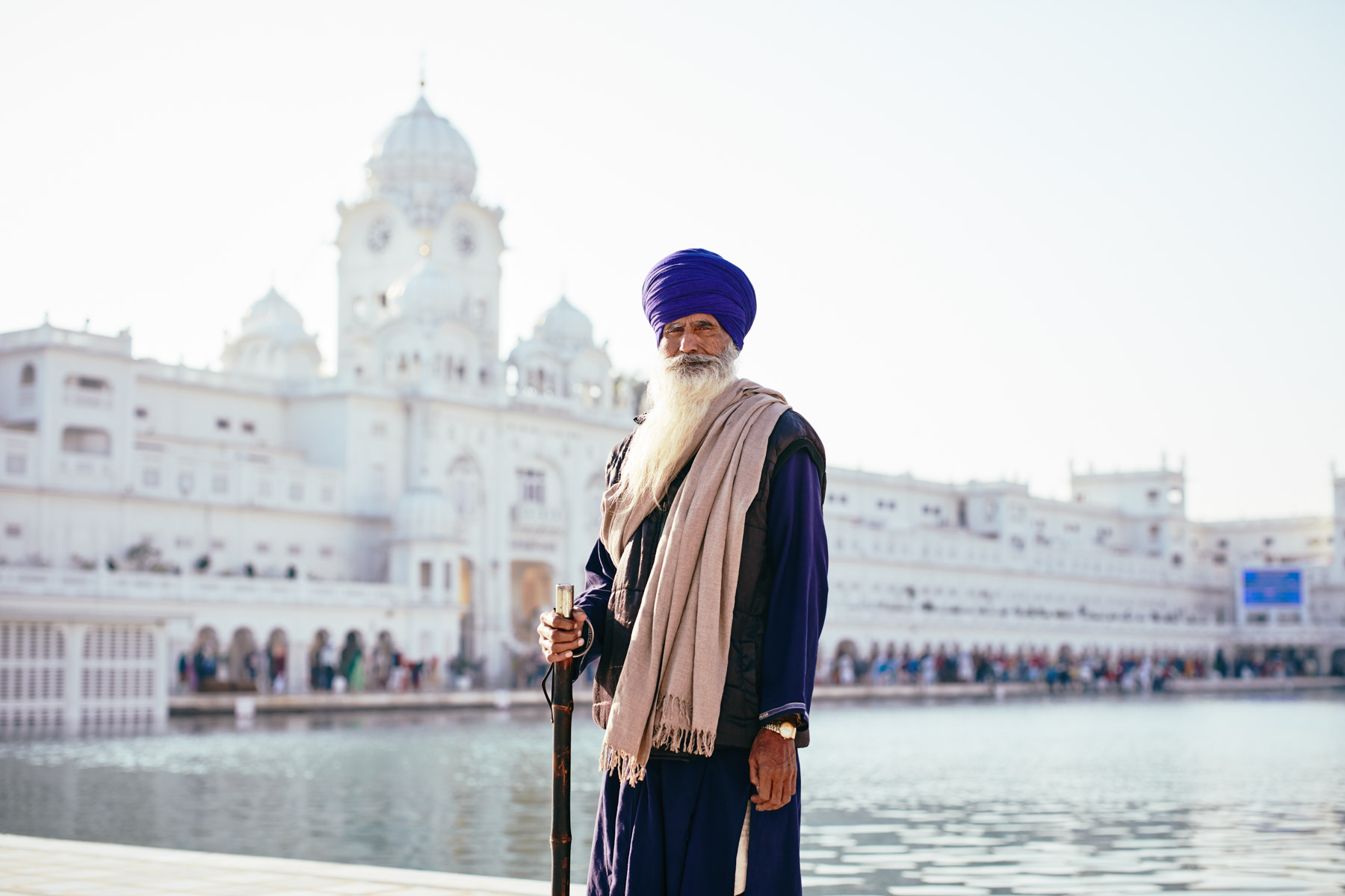 Nihang Sikh am goldenen Tempel in Amritsar/ Punjab/ Indien, 2018
