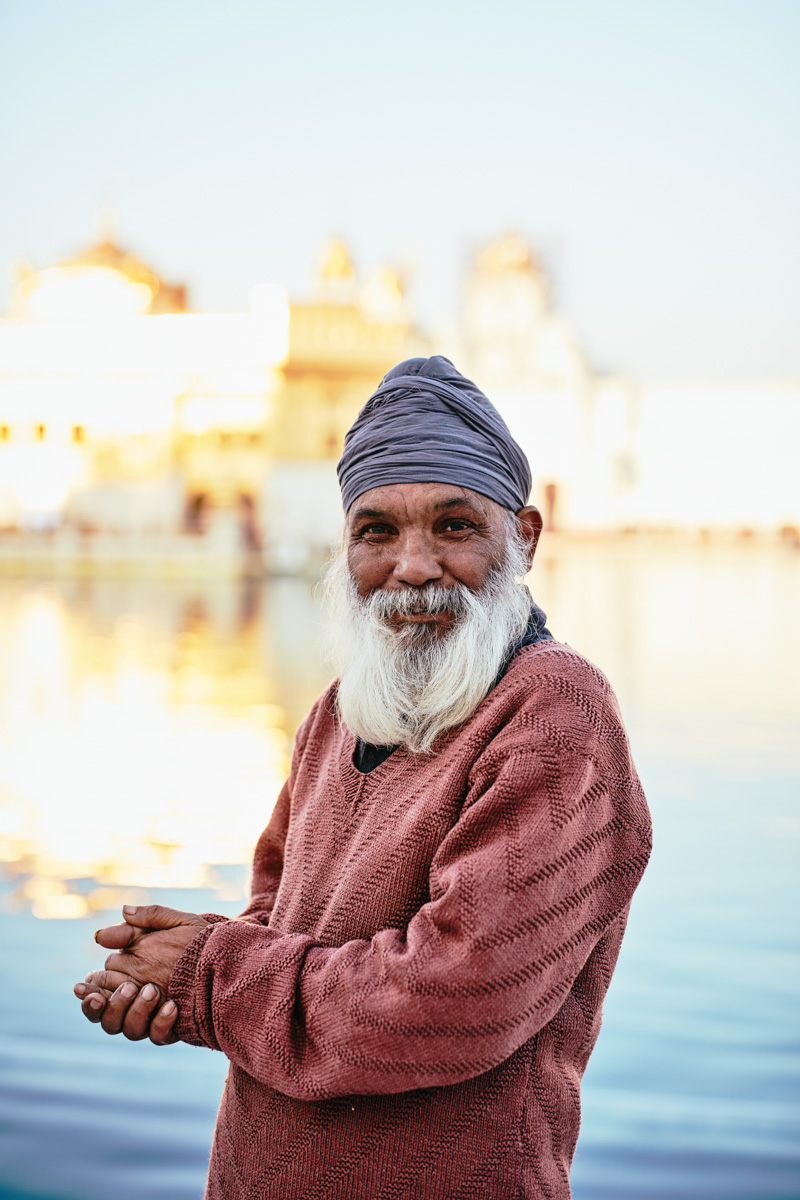 Ein Pilger am Goldenen Tempel in Amritsar/ Punjab/ Indien, 2018