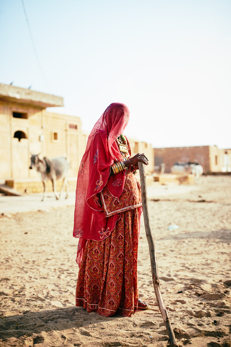 Frau mit Schleier in Kahla/ Rajasthan/ Indien/ 2018